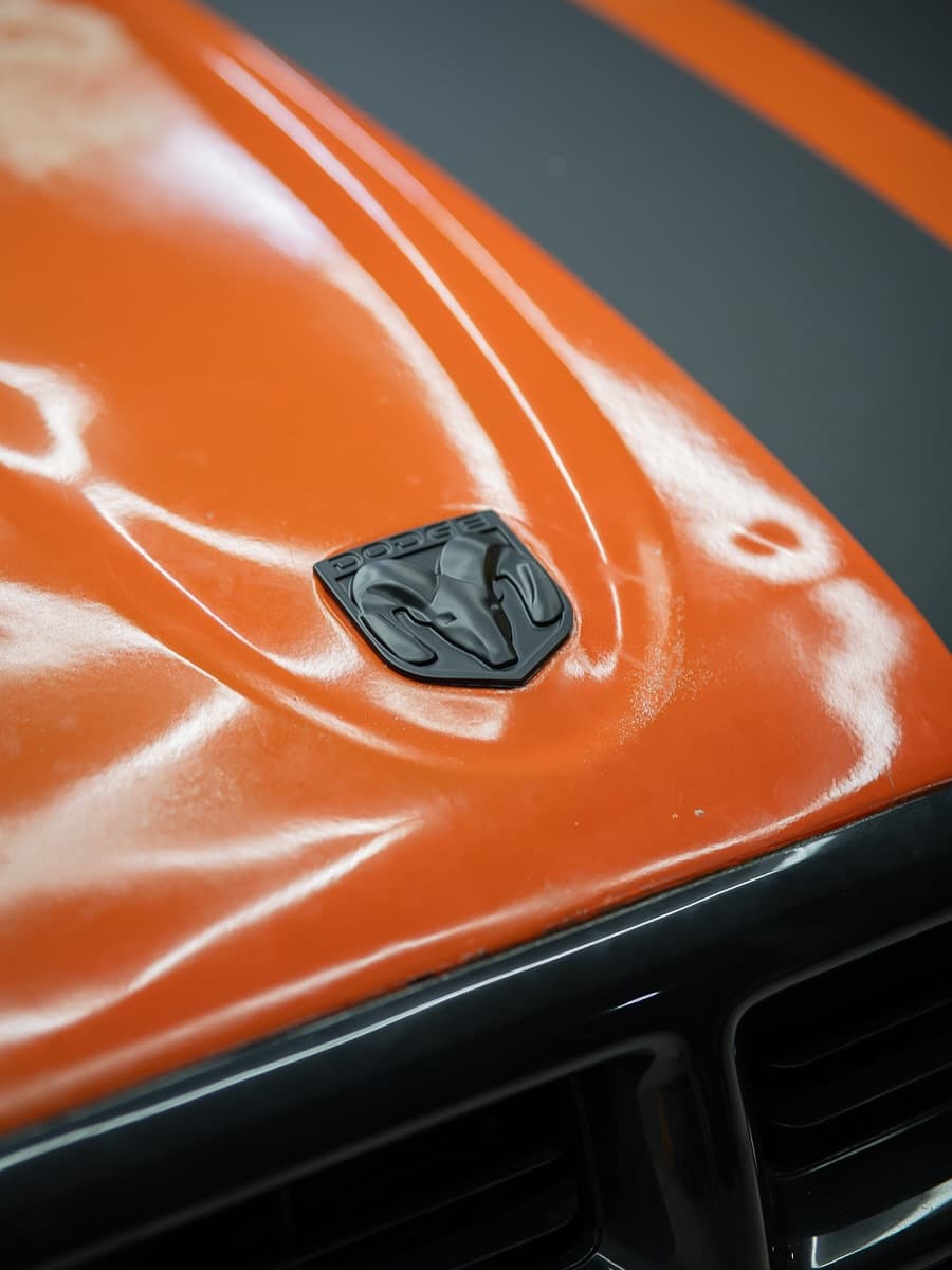 Dodge com protecao ceramica e brilho intenso
